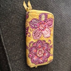 Very Bradley One zip wallet wristlet